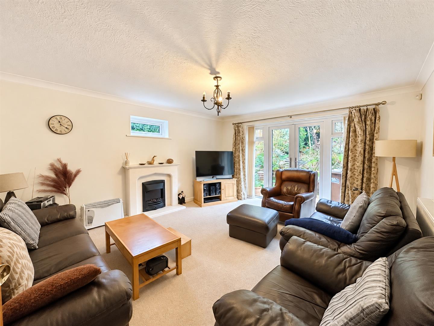 3 bed property in Pipers Close, Bexhill-On-Sea